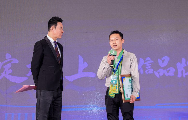 榮獲“2024紅木整裝定制熱門(mén)品牌”，國(guó)方家居接受央視主持人采訪(fǎng)（內(nèi)附視頻）