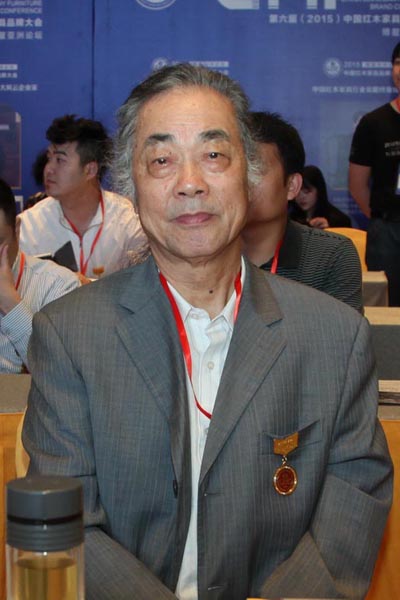 濮安國 中國紅木文化研究院院長、全聯(lián)藝術(shù)紅木家具專委會專家顧問、著名明式家具學(xué)者