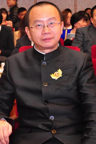 周京南 全聯(lián)藝術(shù)紅木家具專委會專家顧問、明清宮廷家具專家、故宮博物院研究員