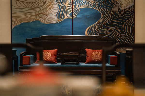 凹凸傳奇紅木：用長(zhǎng)期主義照亮品牌發(fā)展之路