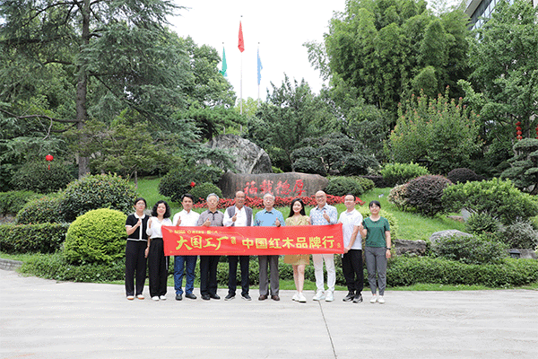 《大國工廠》走進卓木王，以中式高定詮釋東方美