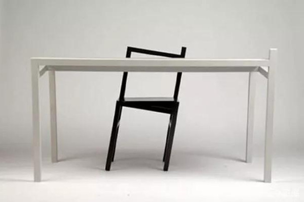 又出“怪”家具 歪的椅子你敢坐？-《新中式家具》資訊趣聞