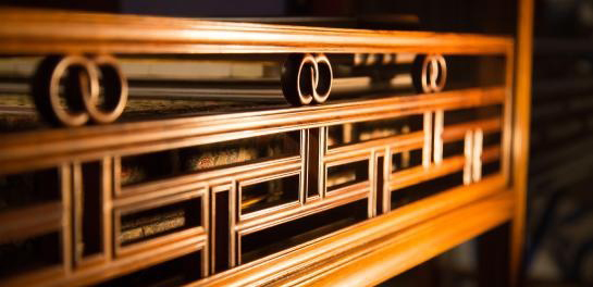 顏色、紋理、香味、柔韌性、文化深厚都是紅木家具優(yōu)勢(shì)