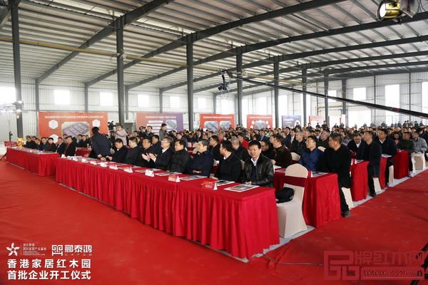 來自北京、廣東、湖南、湖北等地的政府領導、商協(xié)會嘉賓，以及全國各地的家居界精英等近千人出席，共同見證這一盛事