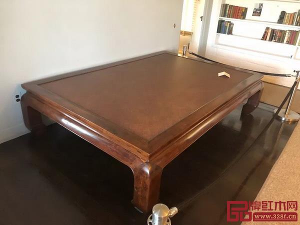 被尤金·奧尼爾充當(dāng)臥具的紅木炕桌 被尤金·奧尼爾充當(dāng)臥具的紅木炕桌