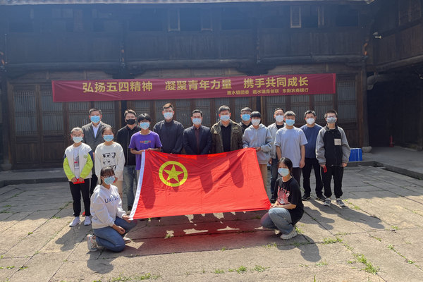 “五四”愛心助學(xué)，龍珍閣紅木助力學(xué)子圓夢