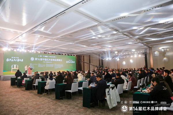 匠心引領(lǐng)，居典紅木董事長(zhǎng)尹付林接受央視主持人現(xiàn)場(chǎng)采訪（含視頻）