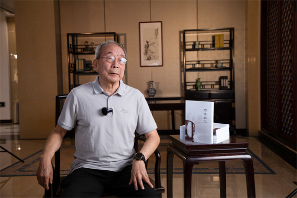 《紅木家具通用技術條件》標準主要起草人曹新民 《紅木家具通用技術條件》標準主要起草人曹新民