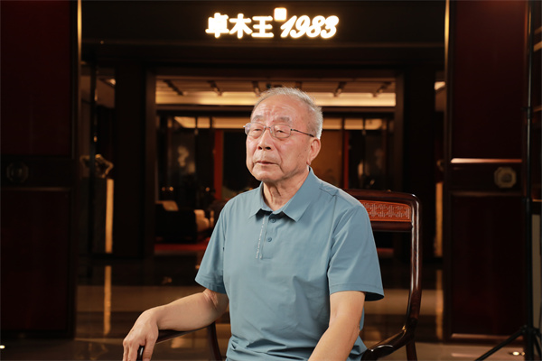 全國工商聯(lián)藝術(shù)紅木家具專業(yè)委員會專家顧問、《紅木家具通用技術(shù)條件》標準主要起草人曹新民