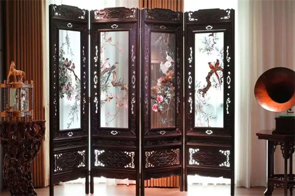 泰和園：紅木家具，編織女性生活的溫情篇章