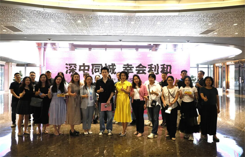 深港澳家居新媒體及設(shè)計(jì)師打卡利和燈博中心 看看達(dá)人怎么講？