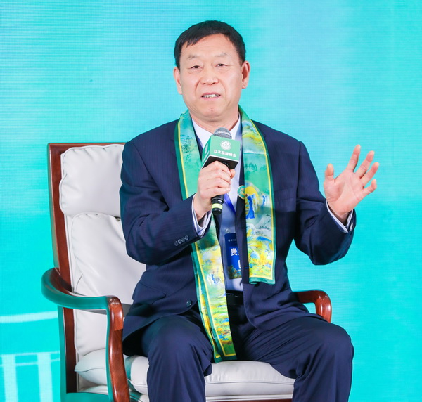 巧奪天工紅木張愛冬大師就“反內(nèi)卷 共創(chuàng)紅木行業(yè)新生態(tài)”主題發(fā)言 巧奪天工紅木張愛冬大師就“反內(nèi)卷 共創(chuàng)紅木行業(yè)新生態(tài)”主題發(fā)言