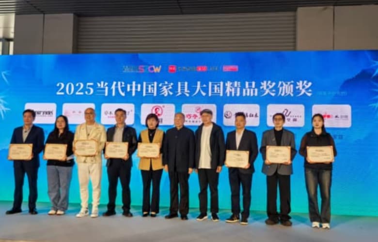 8件紅木精品榮獲“大國(guó)精品獎(jiǎng)”：傳承非遺技藝，引領(lǐng)國(guó)潮風(fēng)尚