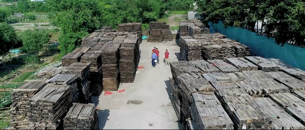 古森紅木堆料區(qū),原料取材大料、老料 古森紅木堆料區(qū),原料取材大料、老料