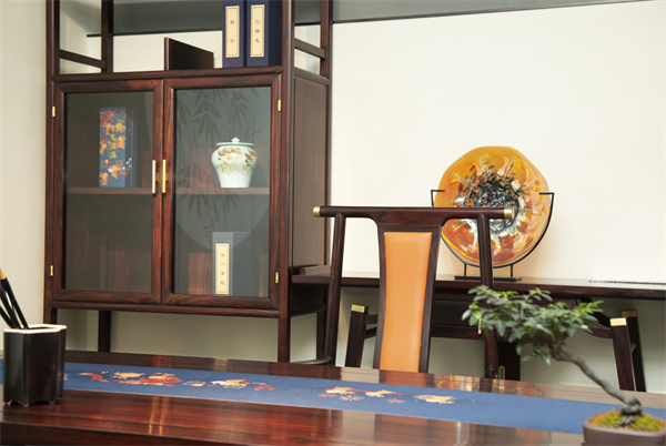 江蘇紅木：闊葉黃檀入木三分，檀一簡(jiǎn)奢蘇作演繹東方雅韻