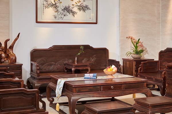 給大家推薦一家在廣東做高端紅木家具比較好的品牌！