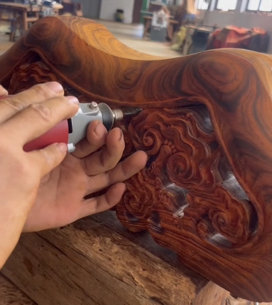 萬(wàn)事紅紅木一直秉承極致的工藝