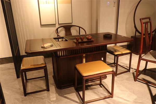 廣州紅木品牌家寶紅木：國(guó)慶秋韻至，尋器正當(dāng)時(shí)