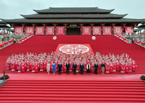 明堂紅木亮相東陽人才集體婚禮——以傳世匠心，見證美好姻緣