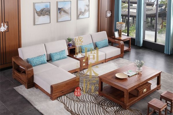 嶺南匠韻，木載春秋：盛世周木匠的廣東紅木家具知名品牌之路