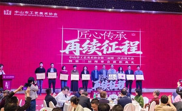 紅木整裝大師國方家居榮膺“工藝家具魯班獎”：匠心筑夢，榮耀綻放