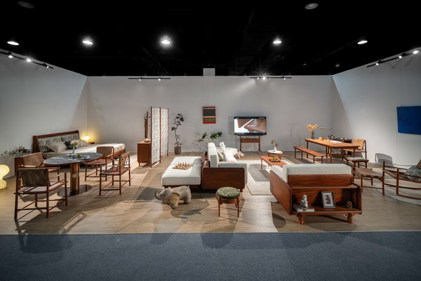 明堂家居“寬余”品牌旗下的“象限系列”榮獲首屆中國(東陽)“百工杯”全屋木質(zhì)家居設(shè)計(jì)創(chuàng)作大賽制作獎銀獎與設(shè)計(jì)獎銀獎