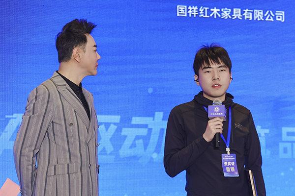 獲2025紅木家具十大影響力品牌，國祥紅木接受央視主持人采訪（附視頻）