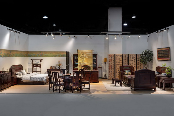 古森紅木以碧色金屬創(chuàng)新點綴的“憶江南”系列在首屆“百工杯”大賽中榮獲優(yōu)秀獎 古森紅木以碧色金屬創(chuàng)新點綴的“憶江南”系列在首屆“百工杯”大賽中榮獲優(yōu)秀獎