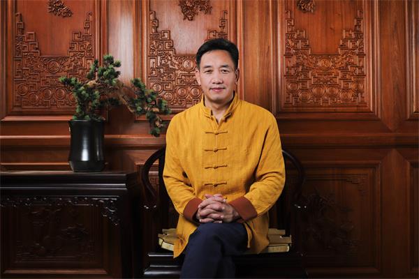 哪個(gè)品牌的工藝和服務(wù)更到位？國(guó)方家居大師領(lǐng)銜，匠心締造