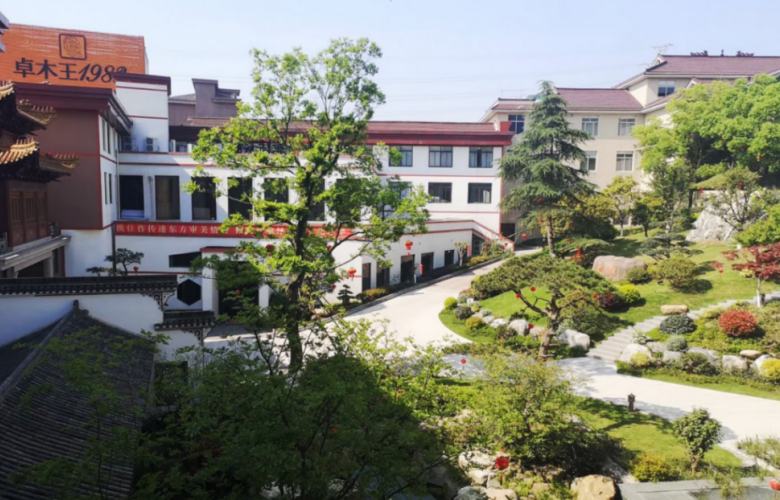 開年即加冕！卓木王榮登“2025中國家居冠軍榜·行業(yè)領(lǐng)軍品牌”