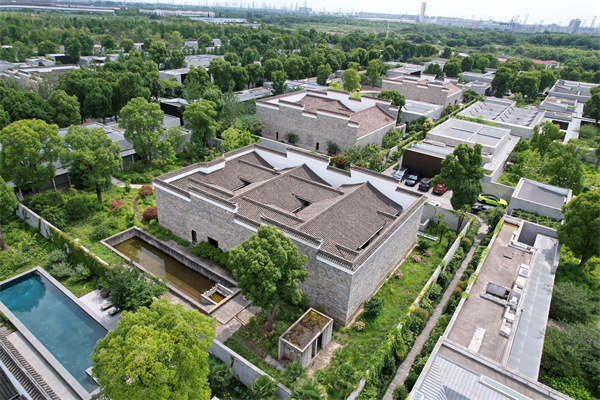 明清閣中式整裝案例“上海養(yǎng)云安縵酒店”，將宮廷建筑的恢弘氣度與古宅雅院的靈動韻味完美融合