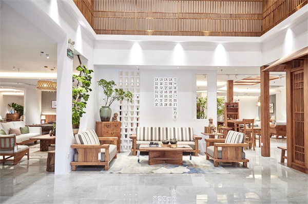 老牌煥新，逆勢(shì)布局：致遠(yuǎn)家具總部展廳重裝亮相，劍指三月東莞名家具展